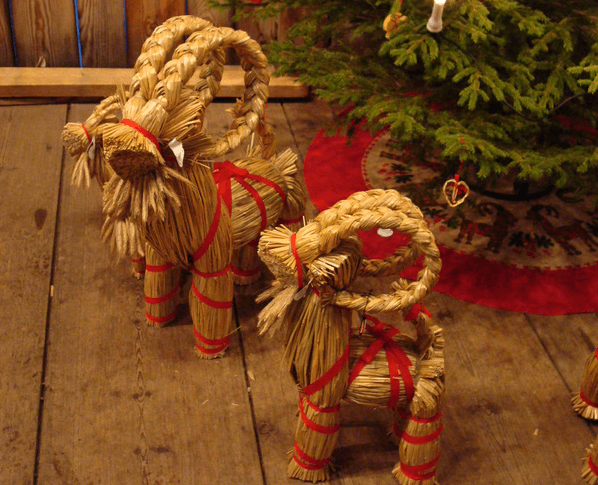 Рождественский козел - традиционное украшение к Йолю