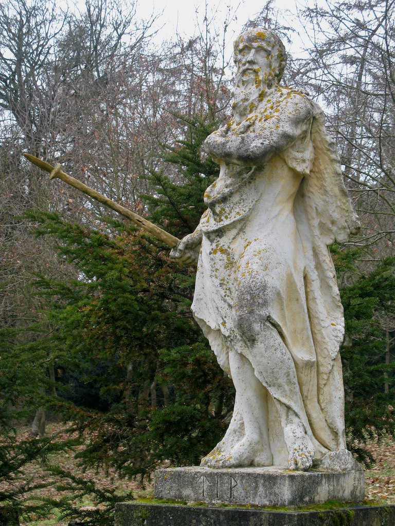 Статуя Тюра в Стоув-Хаус (Букингемшир, Англия)