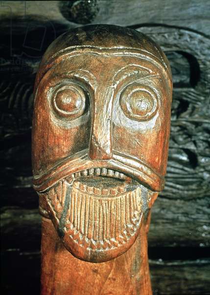 Резная деревянная голова человека, украшающая повозку из знаменитого норвежского захоронения в Осеберге, IX век 